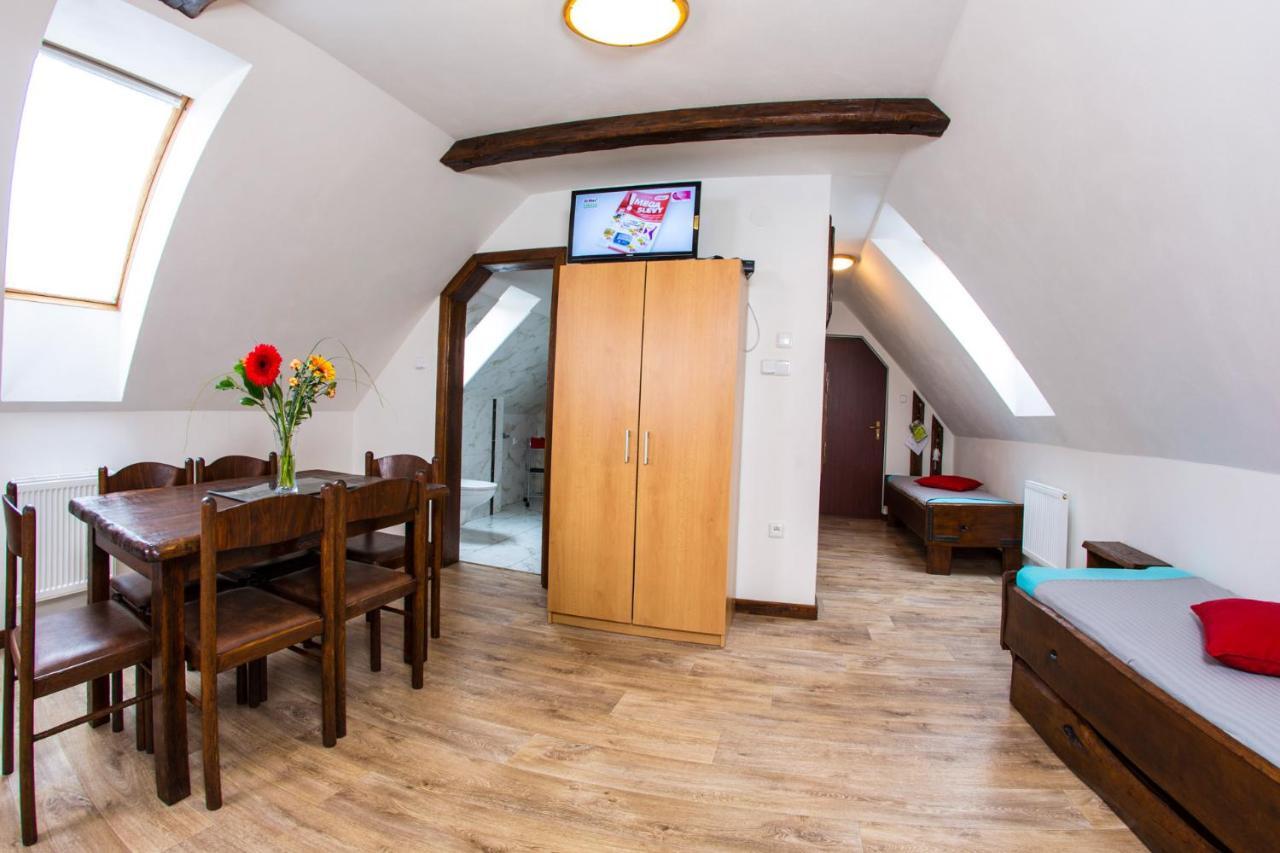 Apartment Nedrik ロキトニツェ・ナト・イゼロウ エクステリア 写真